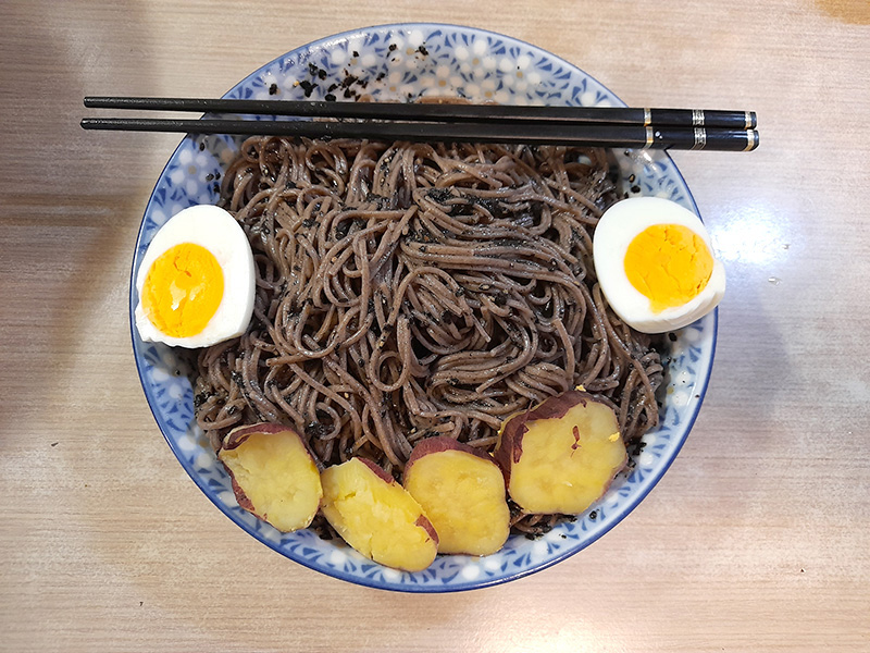 紫酥油蕎麥麵